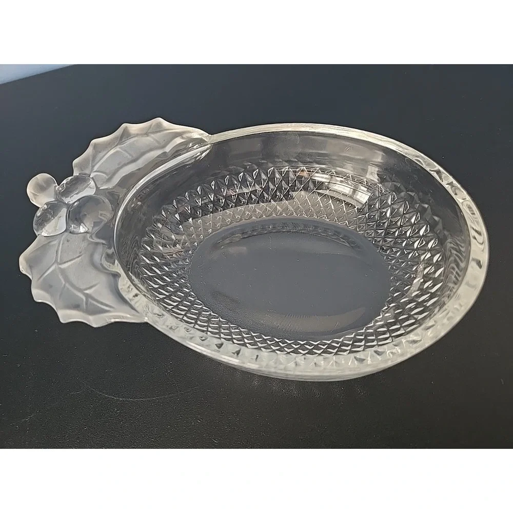 Mikasa Studio Nova‎ Frosted Holly Berry Glass Bowl Christmas Treasure Dish